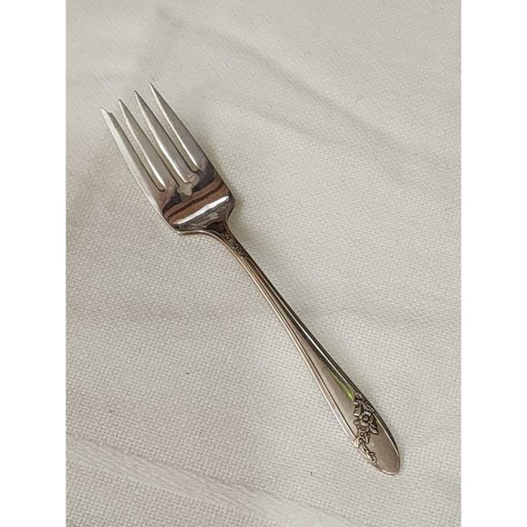 Oneida Queen Bess II Salad Fork 6.5" silverplate clover pierced - Picture 1 of 11
